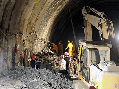 2025新澳门正版免费正题175和施工现场坍塌致3死与施工现场坍塌事故